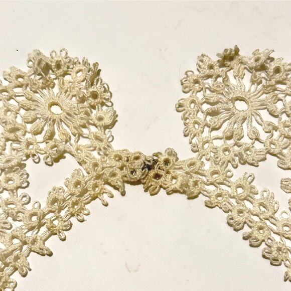 Vintage 1950s Hand Tatted Ivory Lace Collar Necklace Bridal Cottagecore - Picture 2 of 5